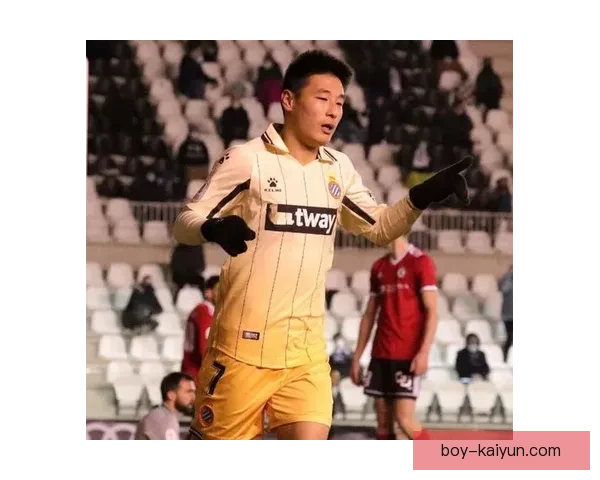 武磊技术特点：跑位灵活、射术扎实，本赛季表现稳健